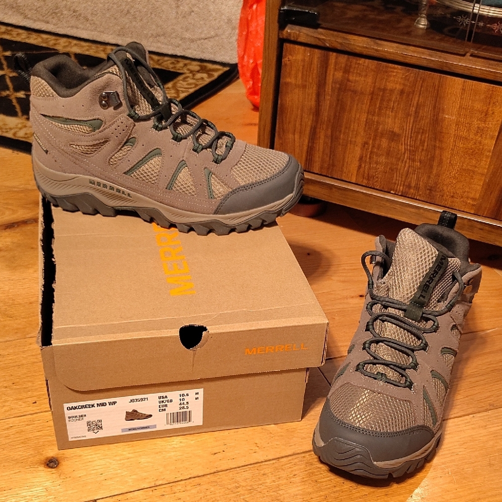 10.5 Boxed And Unworn Merrell Men's Olive and Brown Hiking Boots J035921